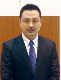 劉 顕奇
